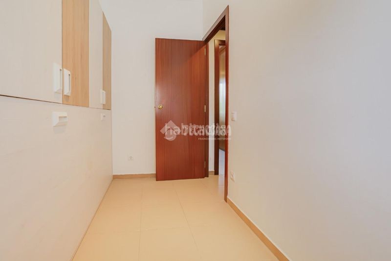 Foto d75e8bfa-e94e-4544-86ea-f2bd1fc4cf10. Flat with heating parking in Can Clos-Pinetons Ripollet
