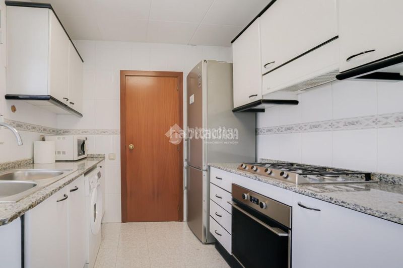 Foto fa4eb267-256c-47be-9423-e4729a0f9e9e. Flat with heating parking in Can Clos-Pinetons Ripollet