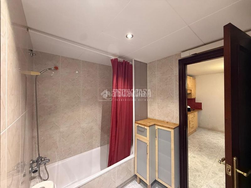 Foto b937bf35-2ff6-4113-af24-f1ad51b334d4. Local comercial a Torreblanca Sant Joan Despí