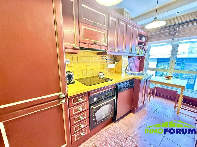 Foto a4c6c508-3f9e-46d0-aacc-8465652641fc. Piso en Cuatro Caminos - Plaza de la Cubela Coruña (A)