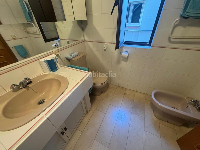 Foto 3e7a46e3-198e-4df6-8c9a-8f96ce0a3b64. Piso santa cristina. piso amplio con garaje y trastero en Oleiros