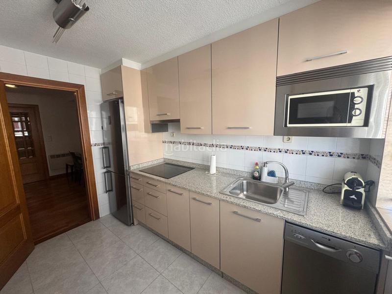 Foto 7ab88cac-2cb0-4757-80e4-1caa3bd6d530. Piso santa cristina. piso amplio con garaje y trastero en Oleiros