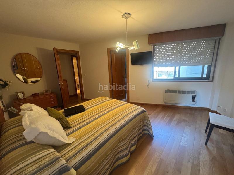 Foto c66b000f-953e-48eb-8763-7d7daebe70d2. Piso santa cristina. piso amplio con garaje y trastero en Oleiros