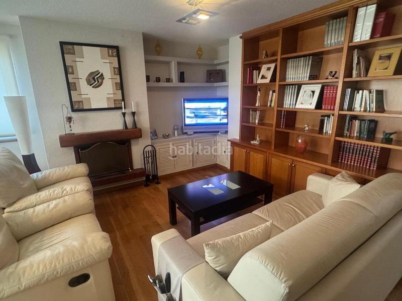 Foto d7f8212d-2c58-4c25-87c9-0b30ffa0ab75. Piso santa cristina. piso amplio con garaje y trastero en Oleiros
