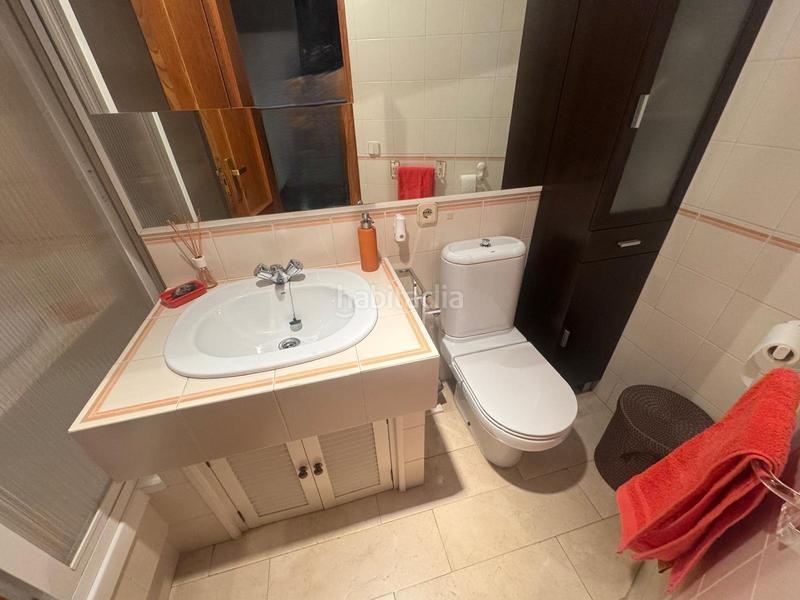 Foto f7a49046-113b-4214-ba06-9a4ce026b09c. Piso santa cristina. piso amplio con garaje y trastero en Oleiros