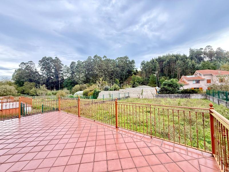 Foto 7bfe0489-979f-4246-bdea-673d01748efc. Casa amb aparcament a Bergondo