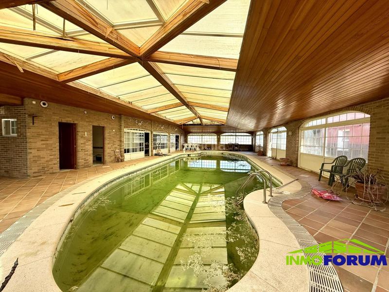 Foto 051ceb68-2c5d-4e6f-8313-df5947655ab2. Chalet avec chauffage parking piscine dans Cambre