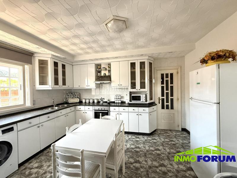 Foto 1723db4e-854d-45ab-94d2-ebd050a3712e. Chalet avec chauffage parking piscine dans Cambre