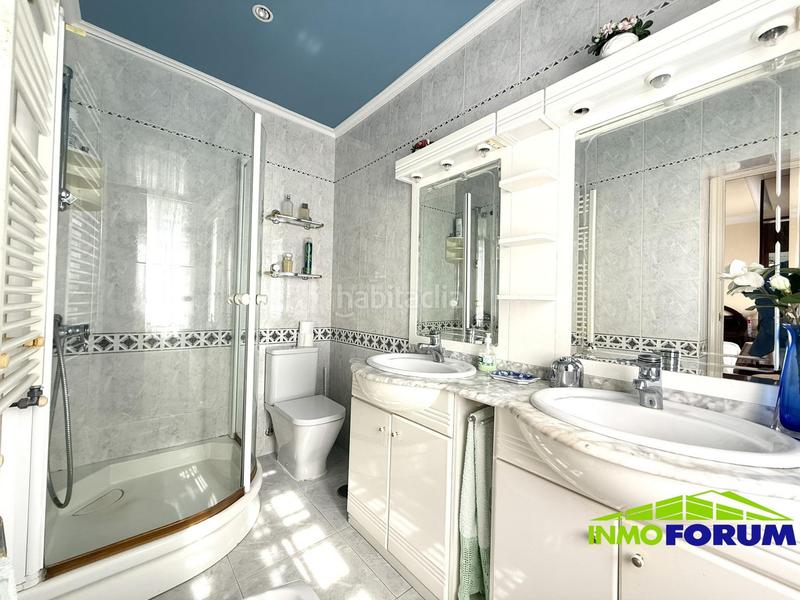 Foto 1f4ea069-7f22-410a-8cce-d2f17aa449a1. Chalet avec chauffage parking piscine dans Cambre