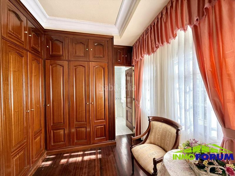 Foto 6d9e4c36-fc11-4d4e-a154-f3510351c4b0. Chalet avec chauffage parking piscine dans Cambre