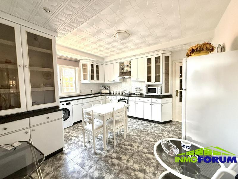 Foto b08ee3fd-9665-4e3a-a0f6-9d394cae494b. Chalet avec chauffage parking piscine dans Cambre