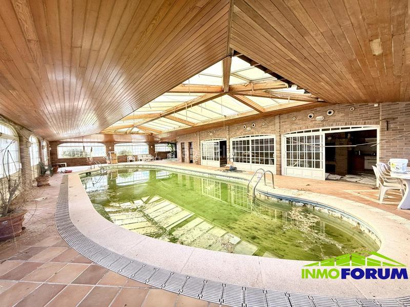 Foto ea0ba392-c1fe-48be-8e3f-4e0d7be43173. Chalet avec chauffage parking piscine dans Cambre