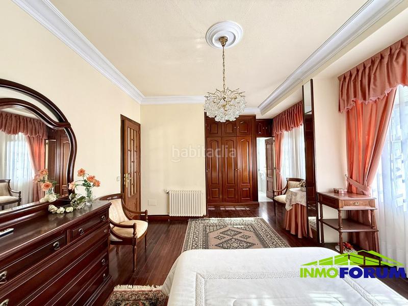 Foto f948e84d-8529-4908-8b38-125bc10a7266. Chalet avec chauffage parking piscine dans Cambre