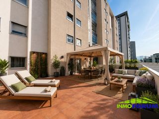 Pis  Calle salvador de madariaga. Disfruta de esta vivienda de 4 dormitorios con 80 m2 de terraza