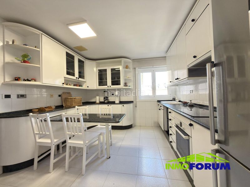Foto bc5d38bc-b8a5-4637-98b6-c21233e5f999. Flat with heating parking in Someso - Matogrande Coruña (A)