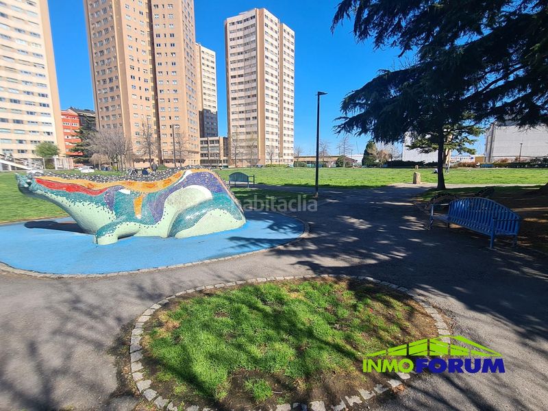 Foto 454f2d62-69c5-483d-89e4-978a2a4fdee1. Flat with heating parking in Cuatro Caminos - Plaza de la Cubela Coruña (A)