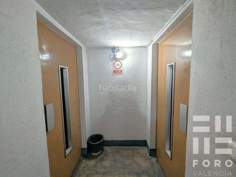 Foto ad5f7120-344e-485c-bd4a-c4d406dcbcc3. Car parking in carrer de sueca 9 in Russafa Valencia