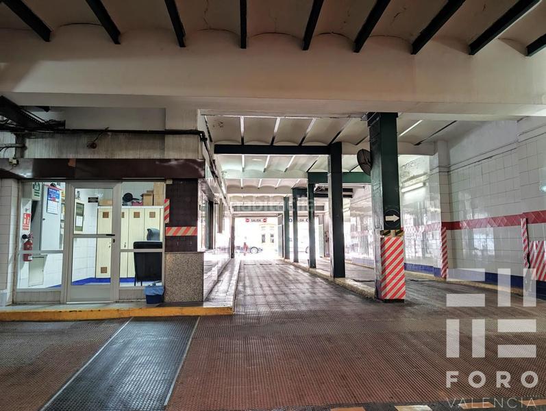 Foto d04a2aac-17b8-4ebe-9d6e-c2a8ab333586. Car parking in carrer de sueca 9 in Russafa Valencia