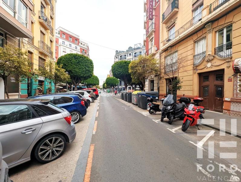 Foto d13b533f-0120-4142-b153-4ecaadc5fa4c. Car parking in carrer de sueca 9 in Russafa Valencia