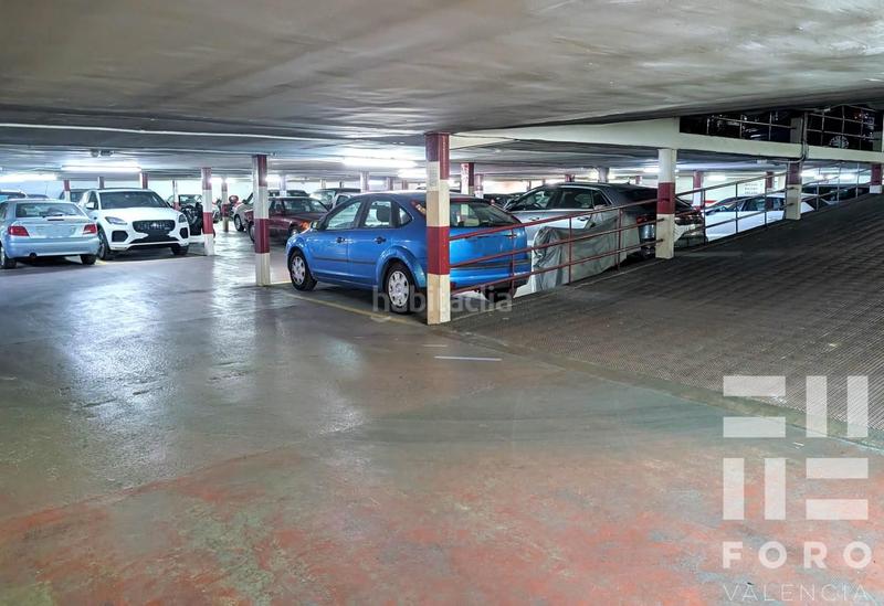 Foto f6afe8d1-08ee-4ee7-a547-22d7f8d40753. Car parking in carrer de sueca 9 in Russafa Valencia