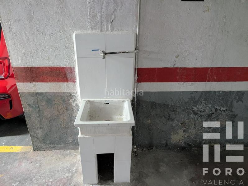 Foto f7c79a56-26e4-4838-b5ca-71895b19d512. Car parking in carrer de sueca 9 in Russafa Valencia