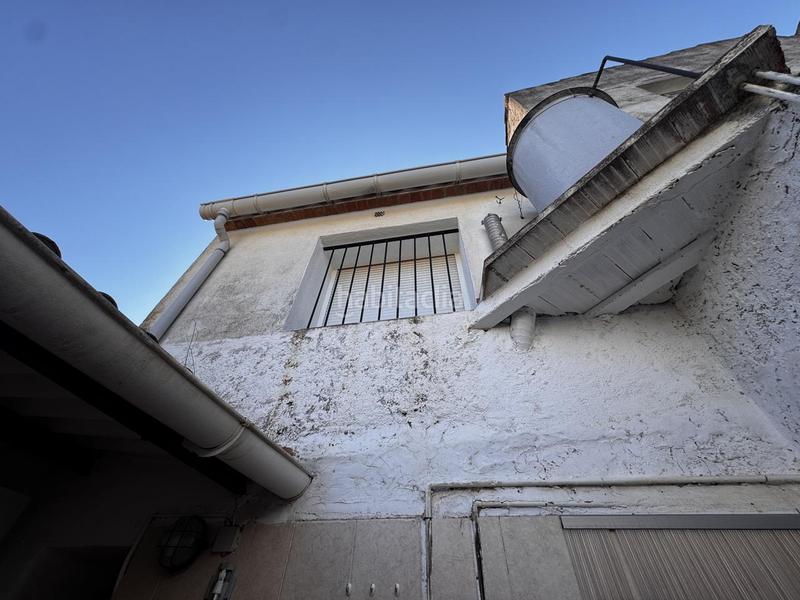 Foto f8357840-5dae-49f8-9651-92f6cc89b321. Casa amb piscina a Vilanova d´Alcolea