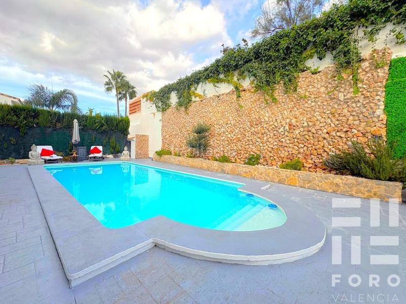 Foto 3c276dd7-592c-4b7a-9ec7-69b78c69a29e. Casa amb aparcament piscina a Montepilar Eliana (l´)