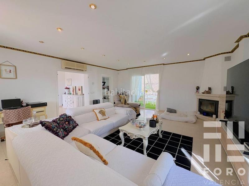 Foto c51dfd61-6bd1-42f3-ba3d-392ba503ee2a. Casa amb aparcament piscina a Montepilar Eliana (l´)