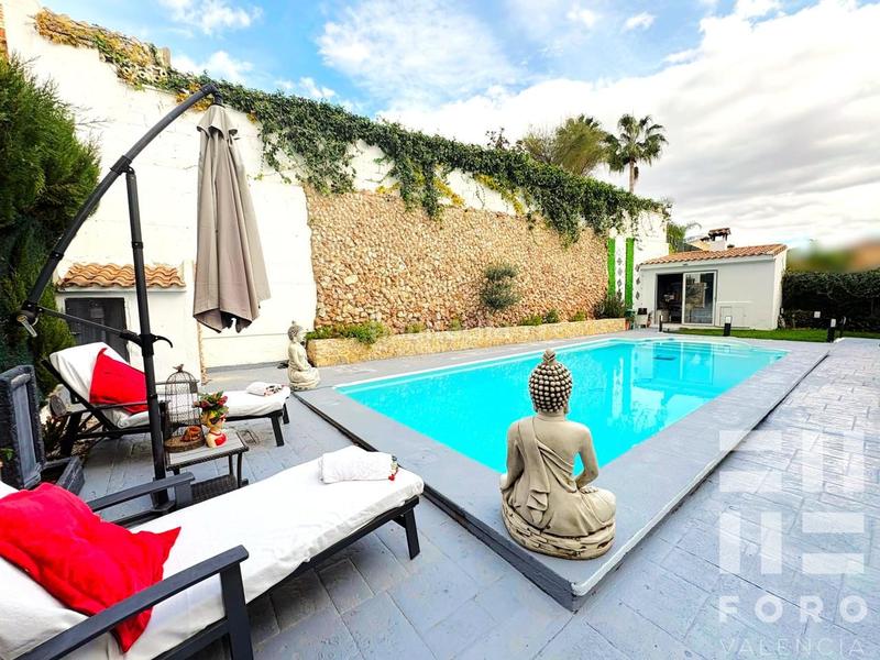 Foto f788ff8e-5cfa-45ac-b923-73cc68aead9c. Casa amb aparcament piscina a Montepilar Eliana (l´)