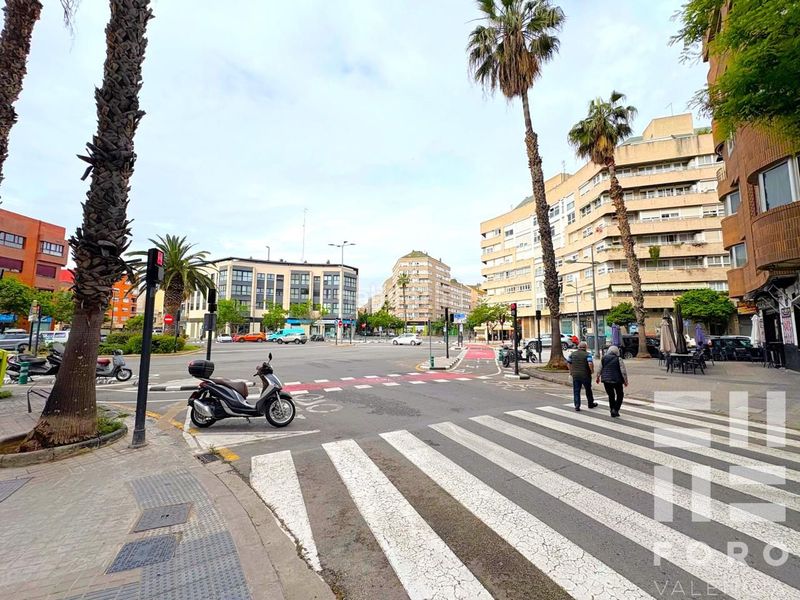 Foto b8eb1d9b-9bbc-4e37-9ff7-400e6c914330. Pis amb aparcament a Barrio de Patraix Valencia