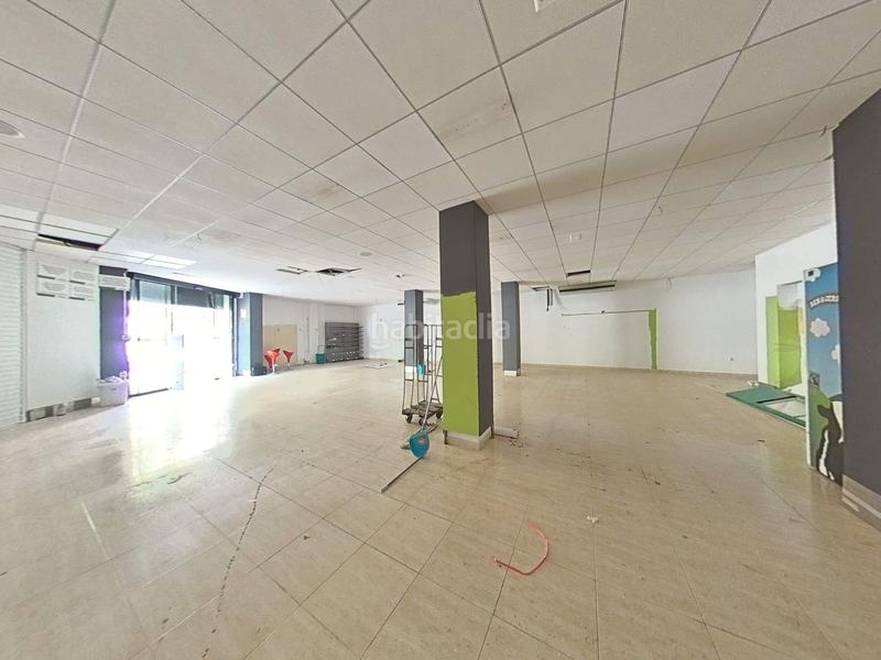 Foto 1d677735-ea29-4a92-93be-9cd8f73637a8. Alquiler local comercial en rigoberta menchu 7 local esquinero centrico con gran fachada en Reus
