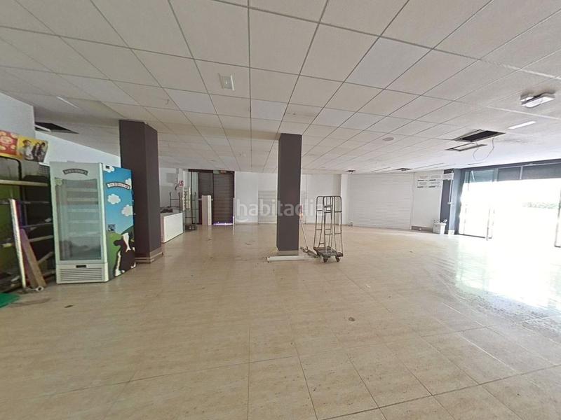 Foto 4f58ca68-e385-4a10-ab3e-e5219a6fcde0. Alquiler local comercial en rigoberta menchu 7 local esquinero centrico con gran fachada en Reus