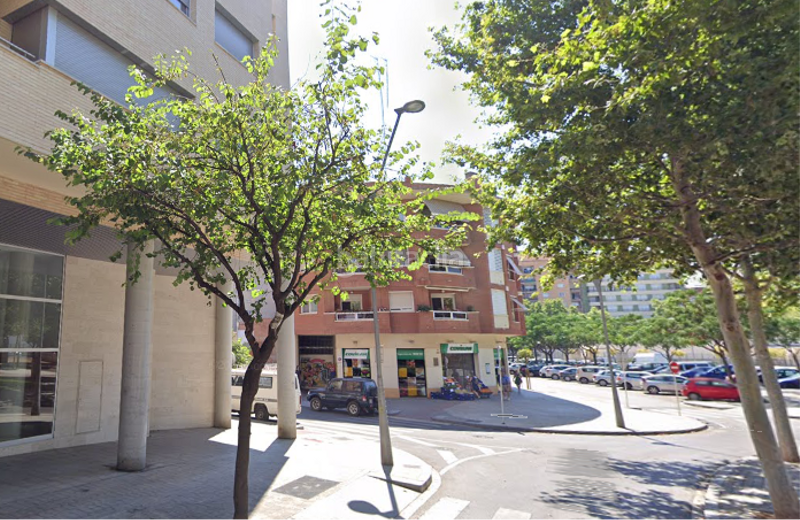 Foto 5824b61f-b911-4fb6-a57c-a009229b4b31. Alquiler local comercial en rigoberta menchu 7 local esquinero centrico con gran fachada en Reus