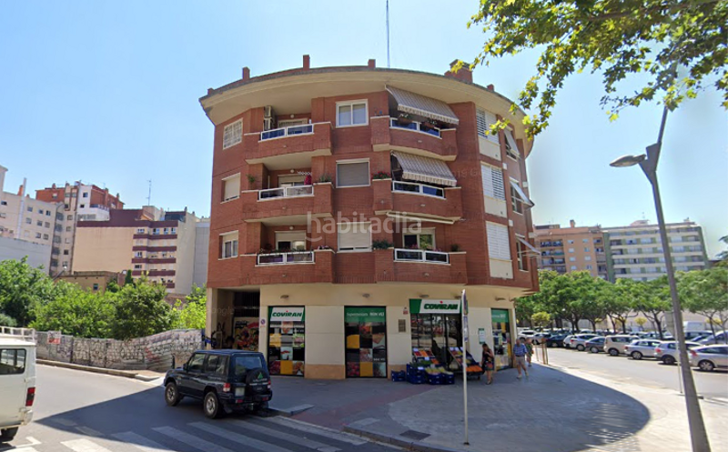 Foto 657d28e3-f764-4d96-a27c-8988f864835d. Alquiler local comercial en rigoberta menchu 7 local esquinero centrico con gran fachada en Reus