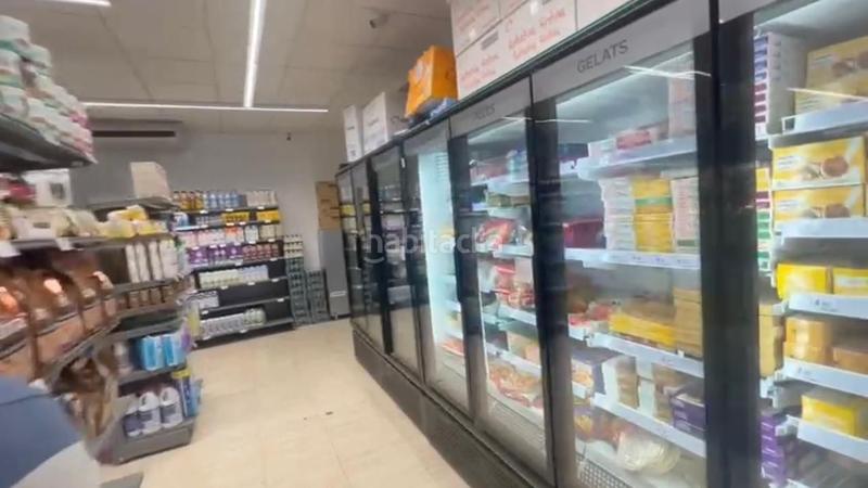 Foto 8c40a3a6-d999-4ed7-8106-1bd4a3131c20. Alquiler local comercial en rigoberta menchu 7 local esquinero centrico con gran fachada en Reus