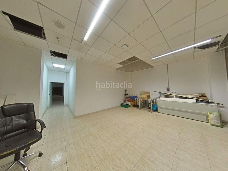 Foto 959b3131-4cf8-48ac-bec6-25c0ec2a2c0d. Alquiler local comercial en rigoberta menchu 7 local esquinero centrico con gran fachada en Reus