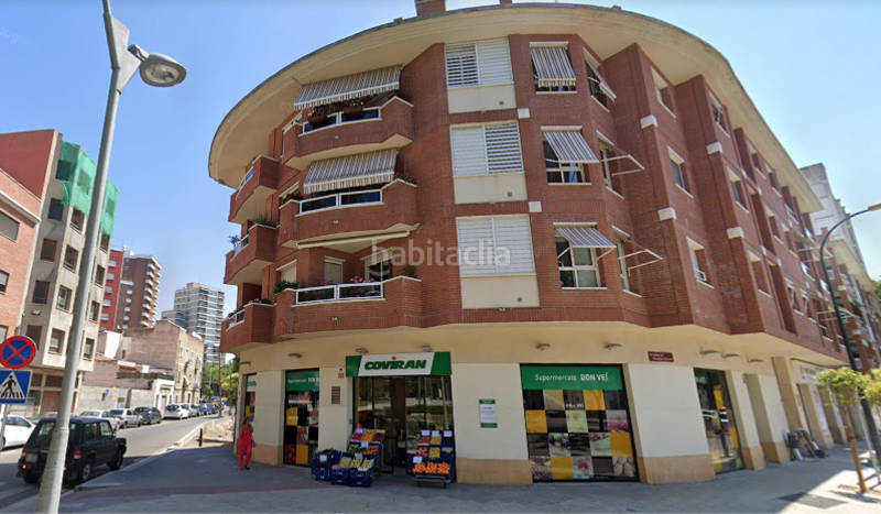 Foto afea1c7d-ea57-4140-9d48-4a12dc45aa51. Alquiler local comercial en rigoberta menchu 7 local esquinero centrico con gran fachada en Reus