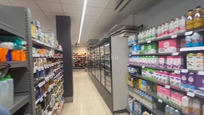 Foto cf77aebe-6975-4629-99a8-4a2df6c64667. Alquiler local comercial en rigoberta menchu 7 local esquinero centrico con gran fachada en Reus