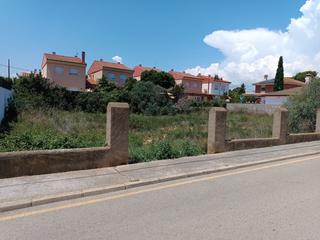 Terreny residencial a Poble. Solar urbano para construir 4 casas