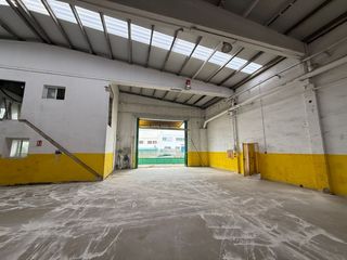 Miete Fabrikhalle in Llevant. Nave disponible de 2.300 m2 con gran patio de 2000 m2