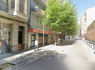 Rent Business premise in Príncep de Viana-Clot-Xalets Humbert Torres. Local cerca de la estación de tren frente del colegio