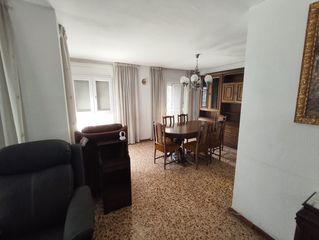 Etagenwohnung in Ponent. Gran vivienda en la zona avda paisos catalans de 4 dormitorios e