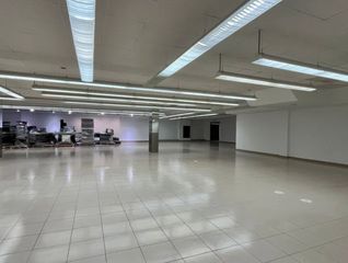 Miete Geschäftsraum in Migjorn. Local de 2500 m2 más 2000 m2 de parking en av. de salou de reus