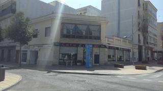 Gebäude in Llucmaçanes. Edificio en mahón para derribarse y construir una promoción ya p