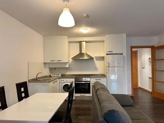 Dúplex a Estrada gasset 84. Dúplex de 2 dormitorios, un baño y un aseo en venta