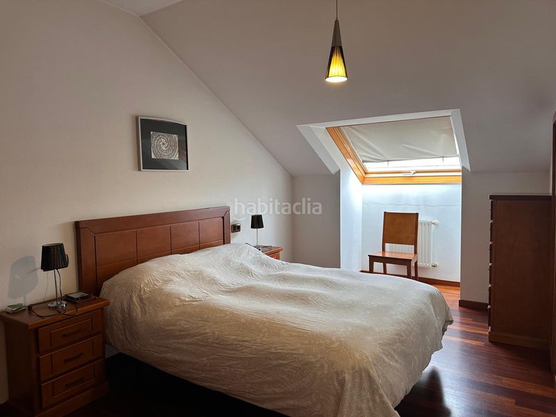 Foto 0834b1eb-5d39-43fb-bafc-e0daebb2930a. Àtic amb calefacció aparcament a O Milladoiro Ames