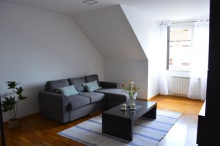 Pis  Rúa xaquín lorenzo. Ático de 2 habitaciones y  2 baños en milladoiro