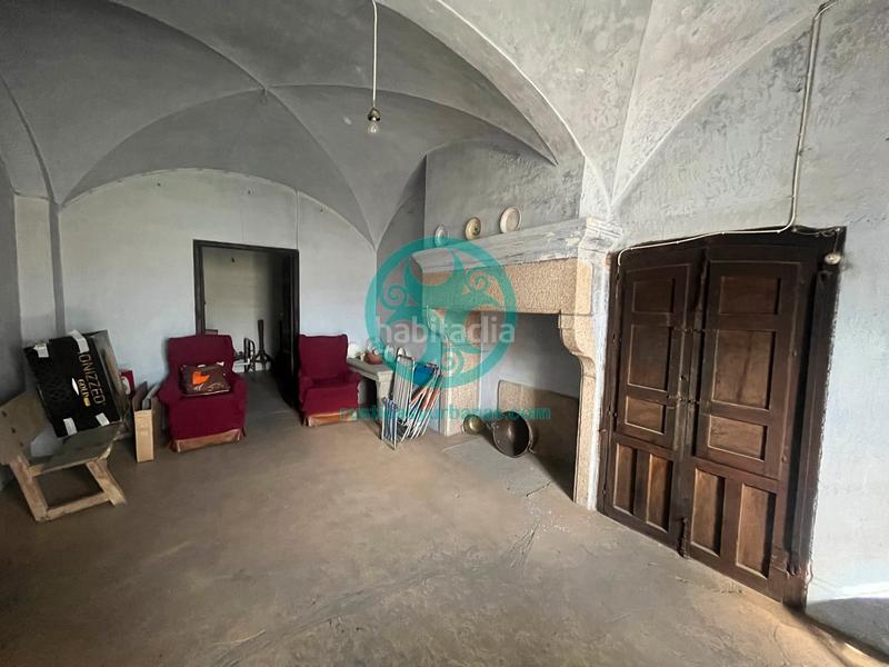 Foto b3d68b4d-cb3c-41aa-9ee8-dad0de6f55df. Masia a avenida de la constitución 15 a Malpartida de Cáceres