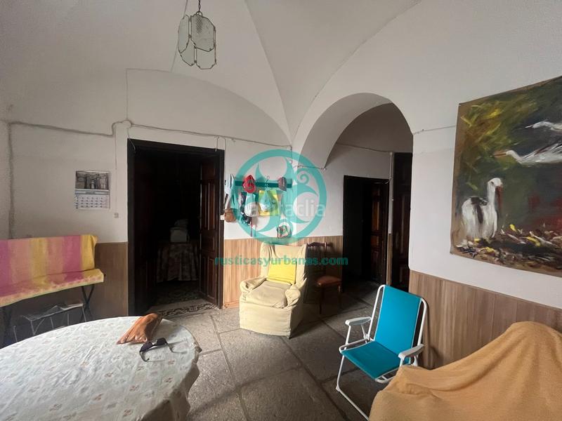 Foto c2bdde4b-9f76-4c1e-b5b7-5afca2bf9e39. Masia a avenida de la constitución 15 a Malpartida de Cáceres