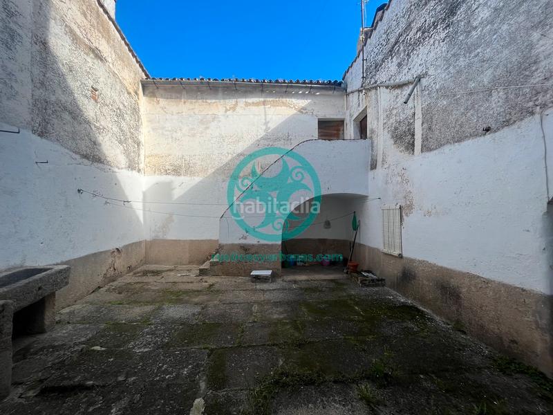 Foto fc4a8053-ef7a-42d3-92fa-6276280bb064. Masia a avenida de la constitución 15 a Malpartida de Cáceres